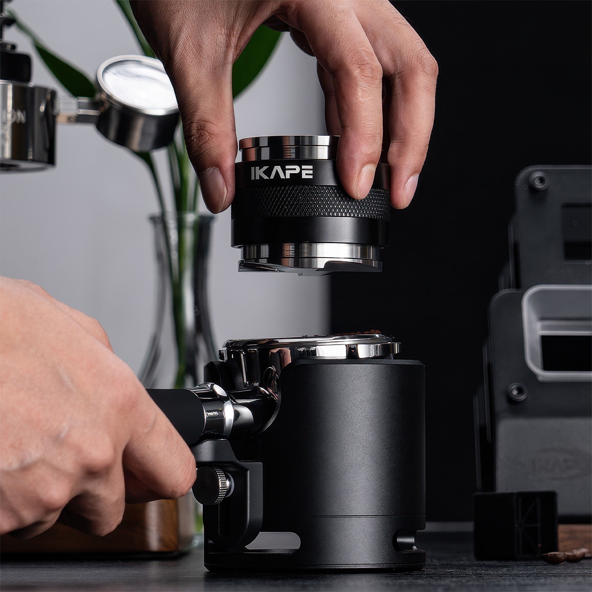 2 in 1 Adjustable Coffee Distributor & Tamper