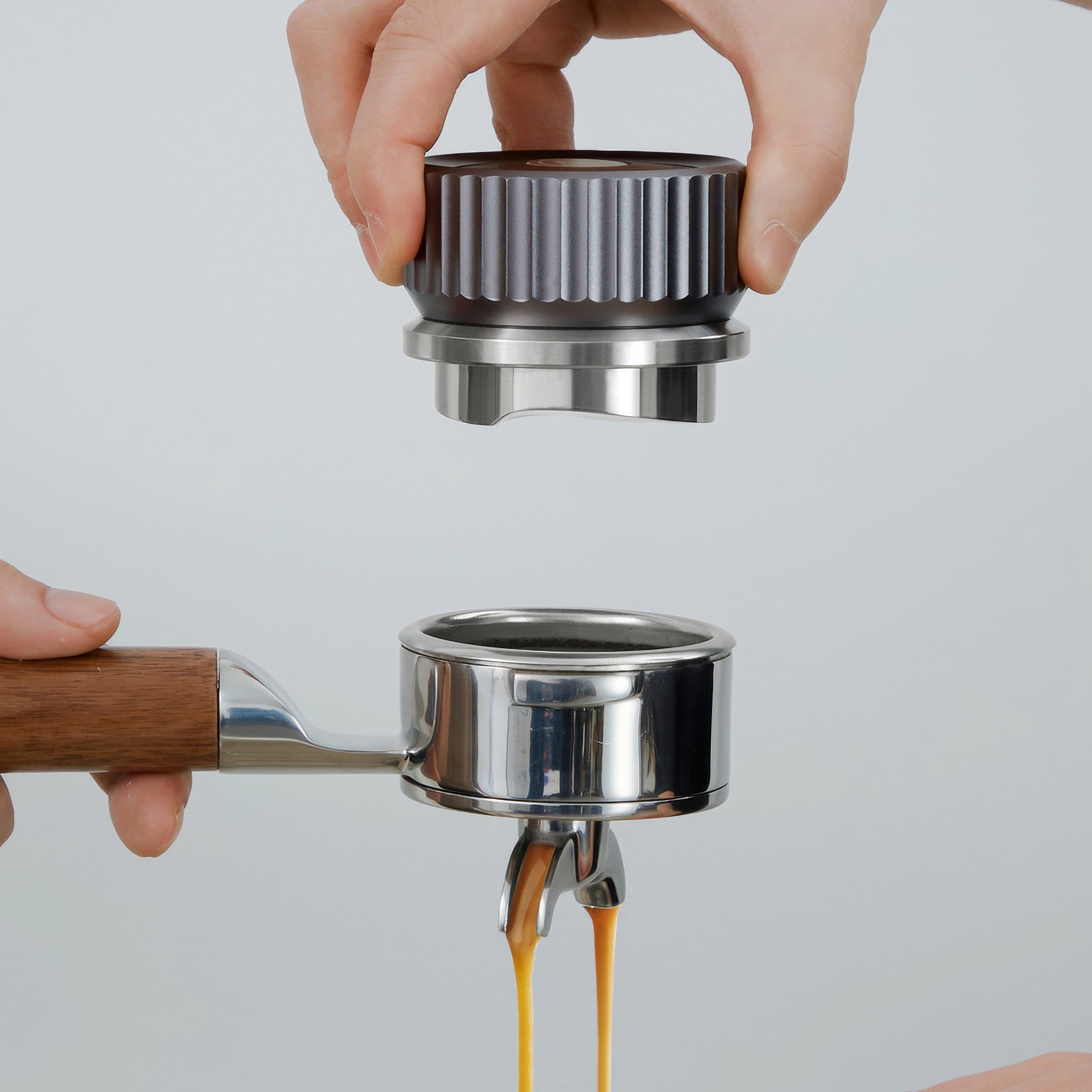 Thunder Gravity Coffee Distributor